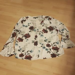 White House Black NWOT Market flowy top